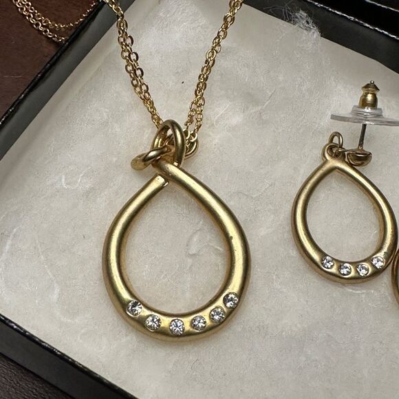 Earrings & Necklace -Gold Tone MCM Modernist Pierced 1.25" TEAR DROP - Picture 4 of 5